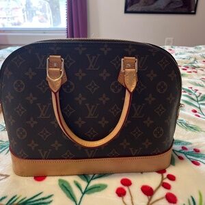 Luis Vuitton Alma bag
